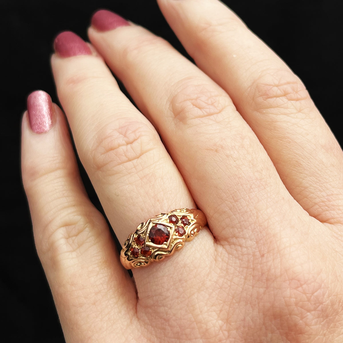 ANTIQUE EDWARDIAN c1900 GARNET RING 9ct GOLD