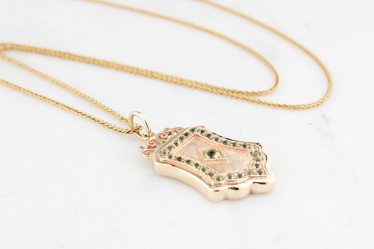 VINTAGE PERIDOT SHIELD PENDANT 9ct GOLD