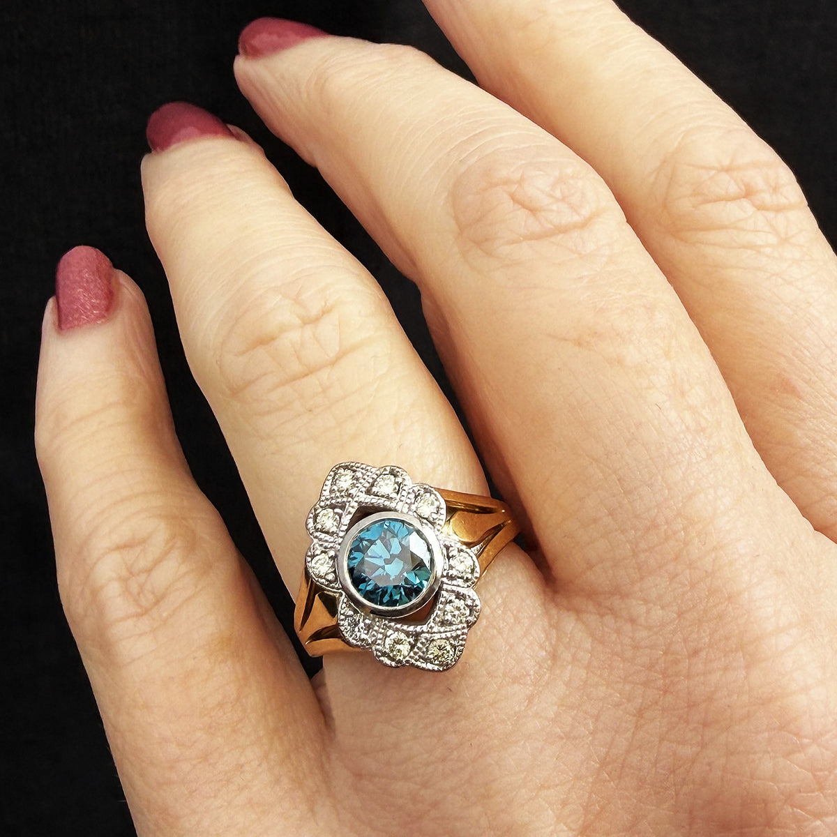 VINTAGE BLUE & WHITE DIAMOND RING 18ct GOLD