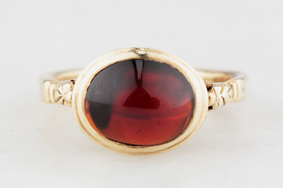 VICTORIAN STYLE PYROPE GARNET RING 9ct GOLD