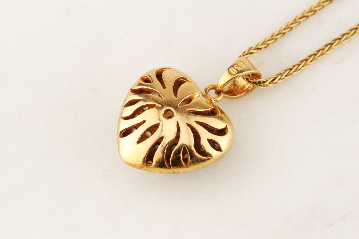 VINTAGE ITALIAN .64ct DIAMOND HEART PENDANT IN 18ct  GOLD