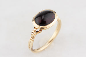 VICTORIAN STYLE PYROPE GARNET RING 9ct GOLD