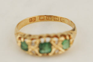 ANTIQUE EDWARDIAN 1904 EMERALD & DIAMOND RING 18ct YELLOW GOLD