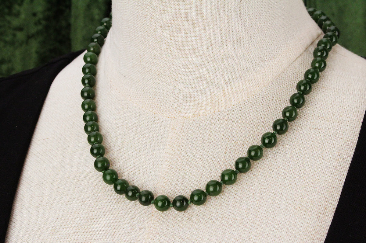 NEPHRITE JADE NECKLACE WITH DIAMOND CLASP IN 9ct GOLD