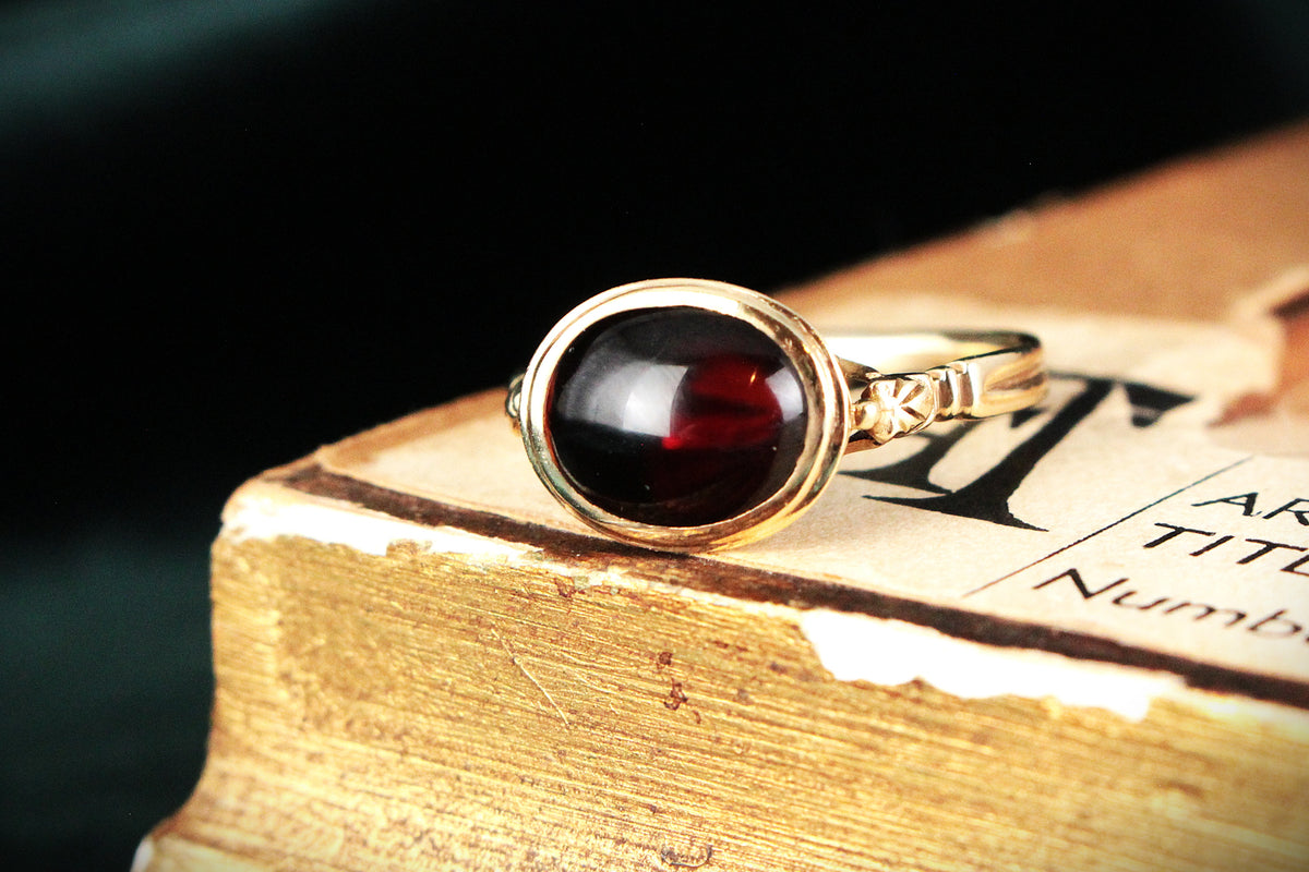 VICTORIAN STYLE PYROPE GARNET RING 9ct GOLD
