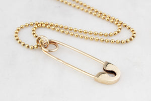 MID-CENTURY 1976 SAFETY PIN PENDANT/EXTENDER 9ct GOLD