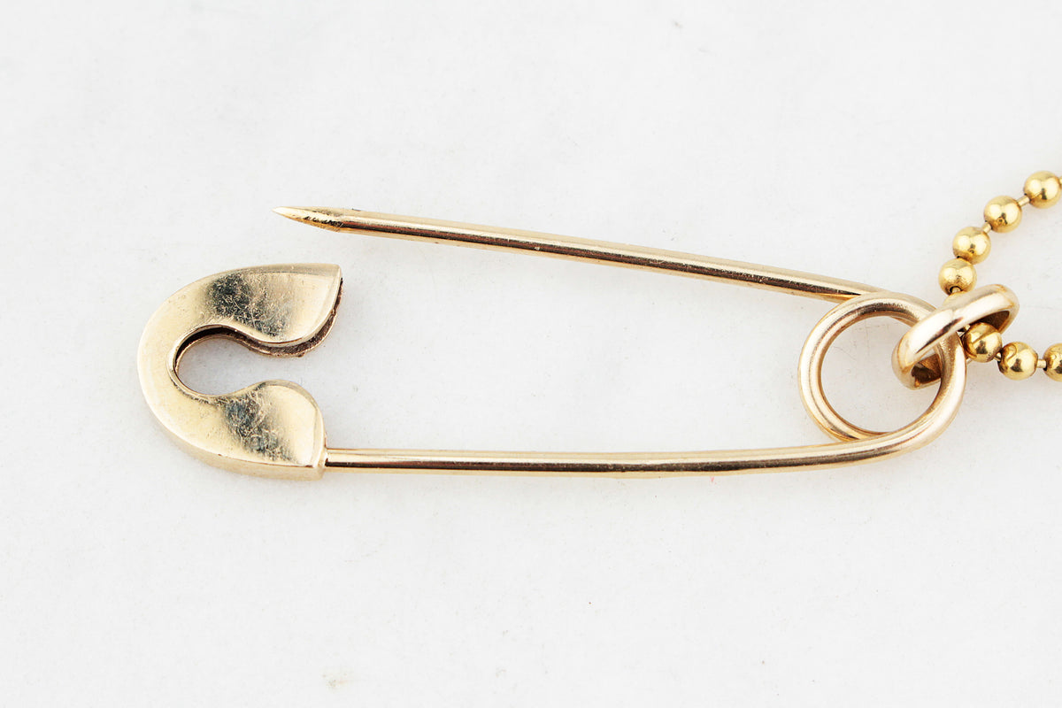 MID-CENTURY 1976 SAFETY PIN PENDANT/EXTENDER 9ct GOLD