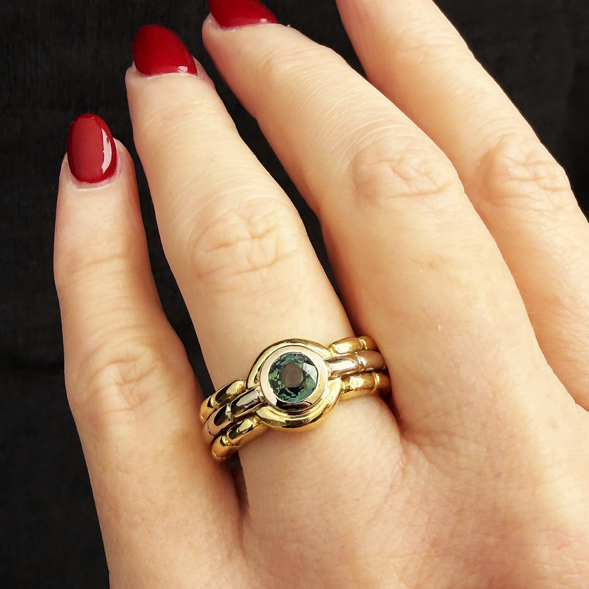 MID-CENTURY GREEN SAPPHIRE RING 18ct GOLD