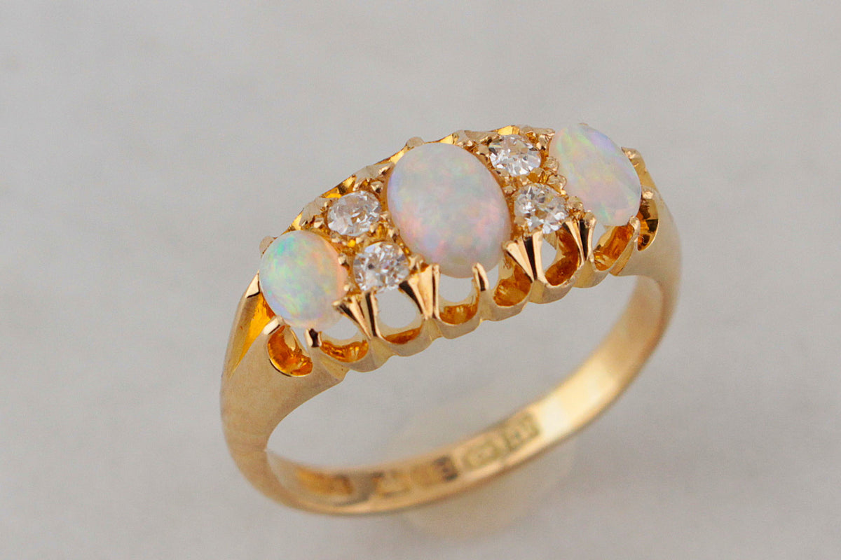 ANTIQUE EDWARDIAN 1911 OPAL & DIAMOND RING 18ct GOLD