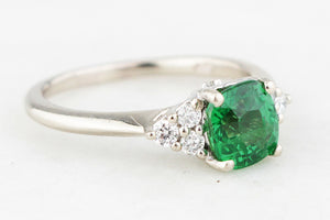 CONTEMPORARY TSAVORITE GARNET & DIAMOND RING 14ct GOLD