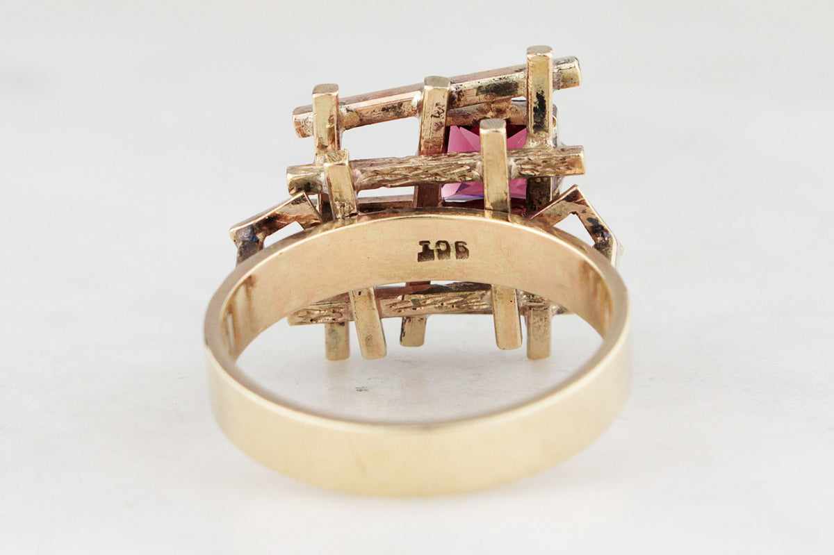 MID-CENTURY GARNET COCKTAIL RING 9ct GOLD