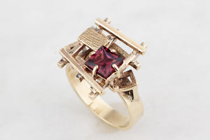 MID-CENTURY GARNET COCKTAIL RING 9ct GOLD