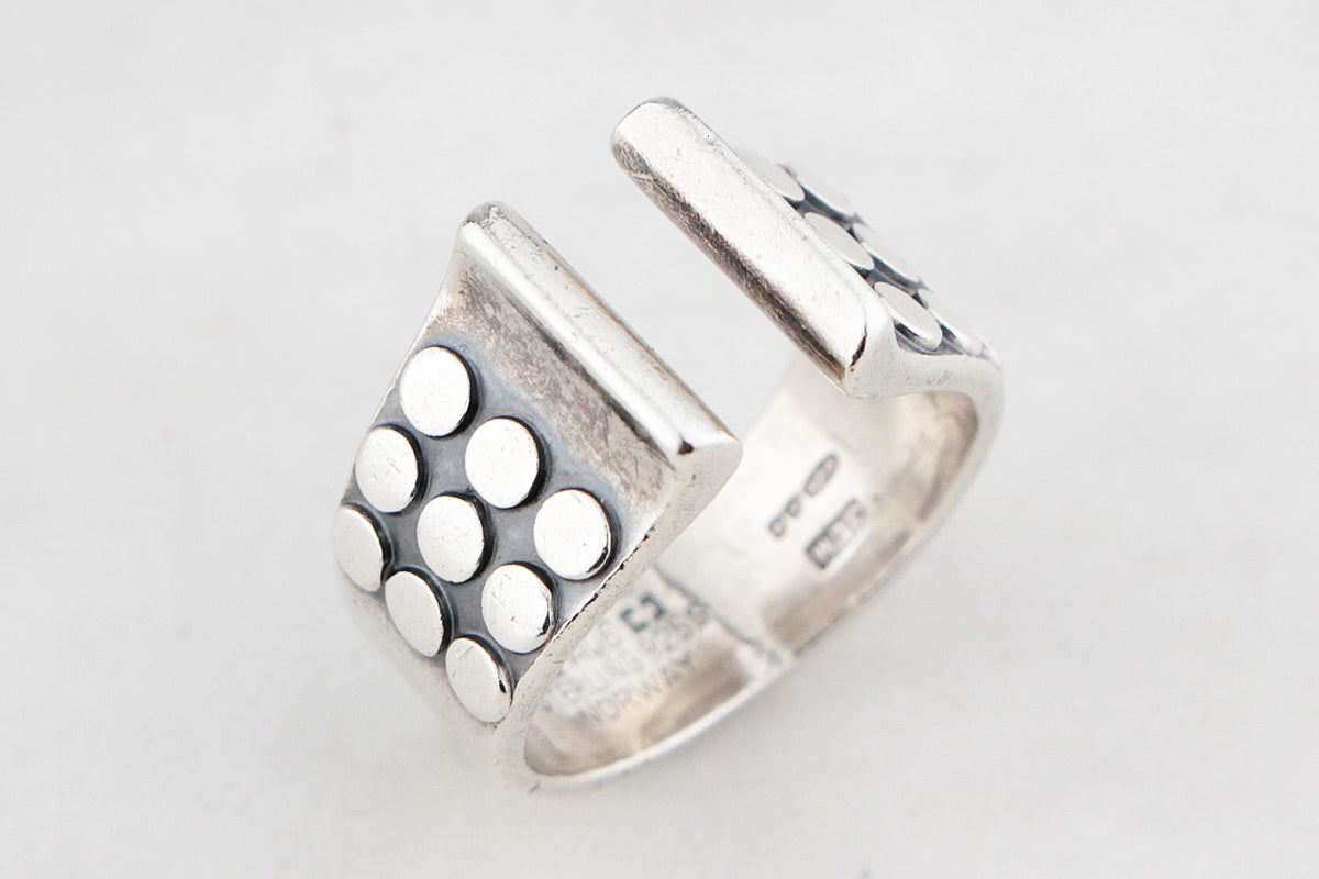 MID-CENTURY SCANDI STERLING SILVER RING