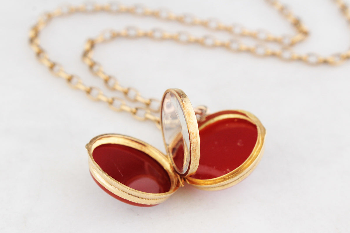ANTIQUE VICTORIAN SARDONYX DOUBLE SIDED LOCKET 9ct GOLD