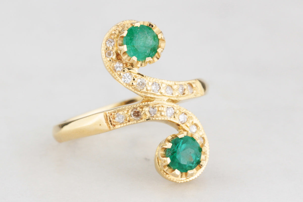 VINTAGE ART NOUVEAU STYLE EMERALD &amp; DIAMOND RING 18ct GOLD