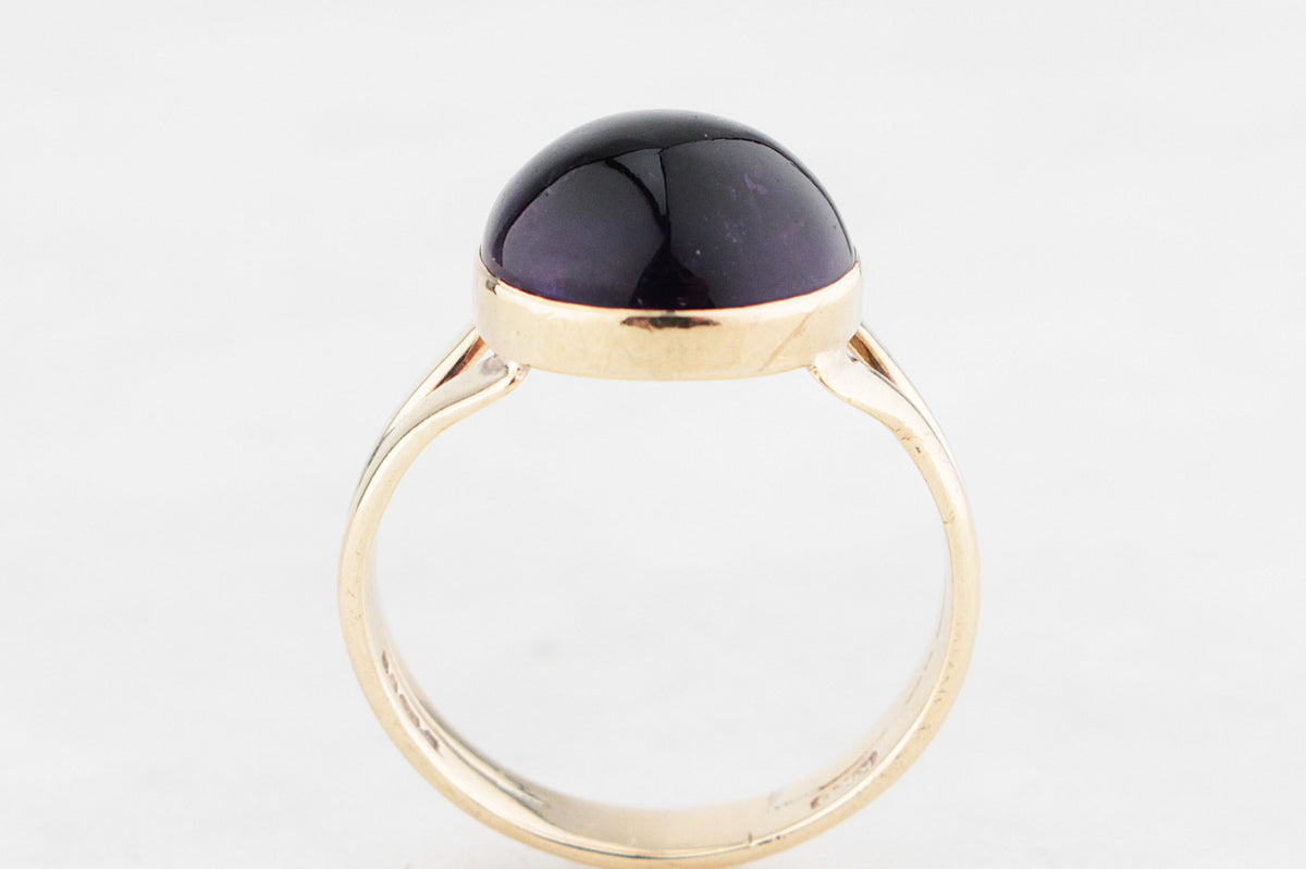 MID-CENTURY 1975 AMETHYST RING 9ct GOLD