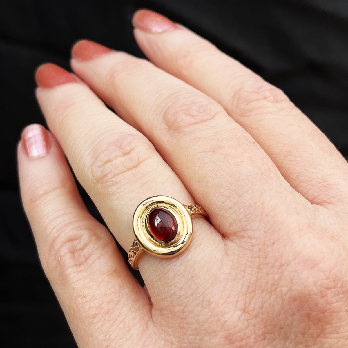 ANTIQUE EDWARDIAN GARNET RING 9ct GOLD