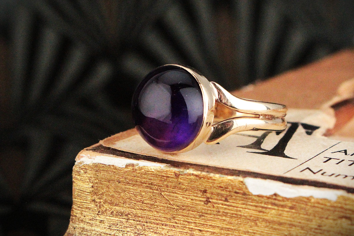 MID-CENTURY 1975 AMETHYST RING 9ct GOLD