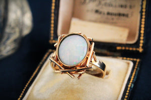 MID-CENTURY SOLID OPAL RING 9ct GOLD