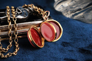 ANTIQUE VICTORIAN SARDONYX DOUBLE SIDED LOCKET 9ct GOLD