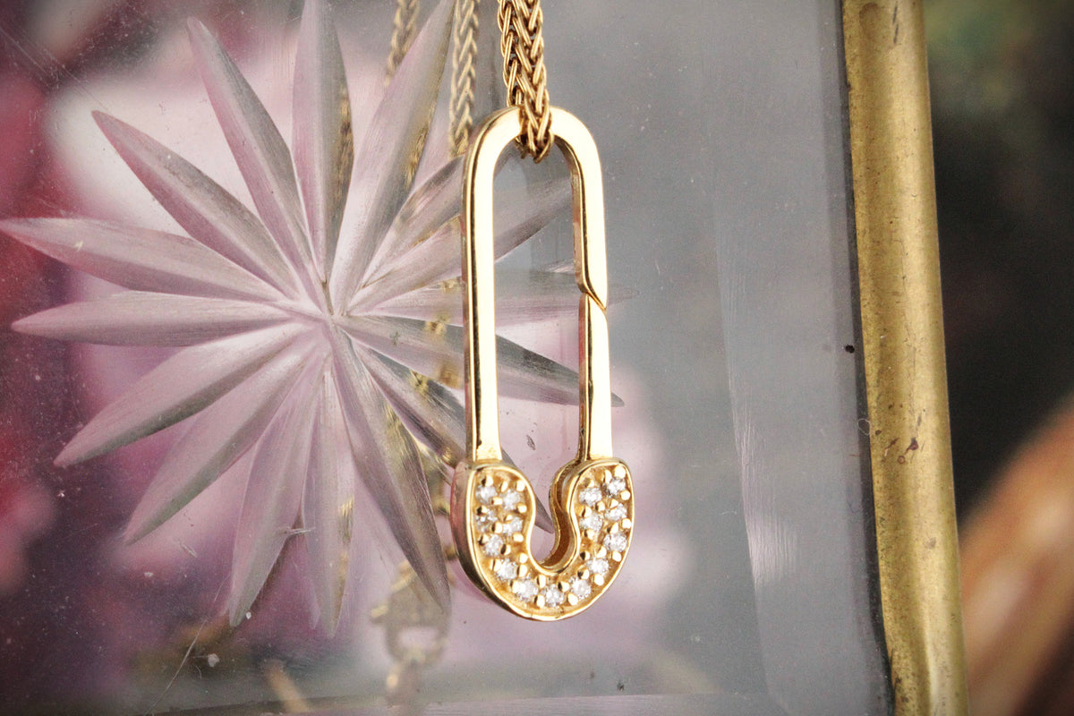 CONTEMPORARY DIAMOND CHARM BALE/EXTENDER 14CT GOLD