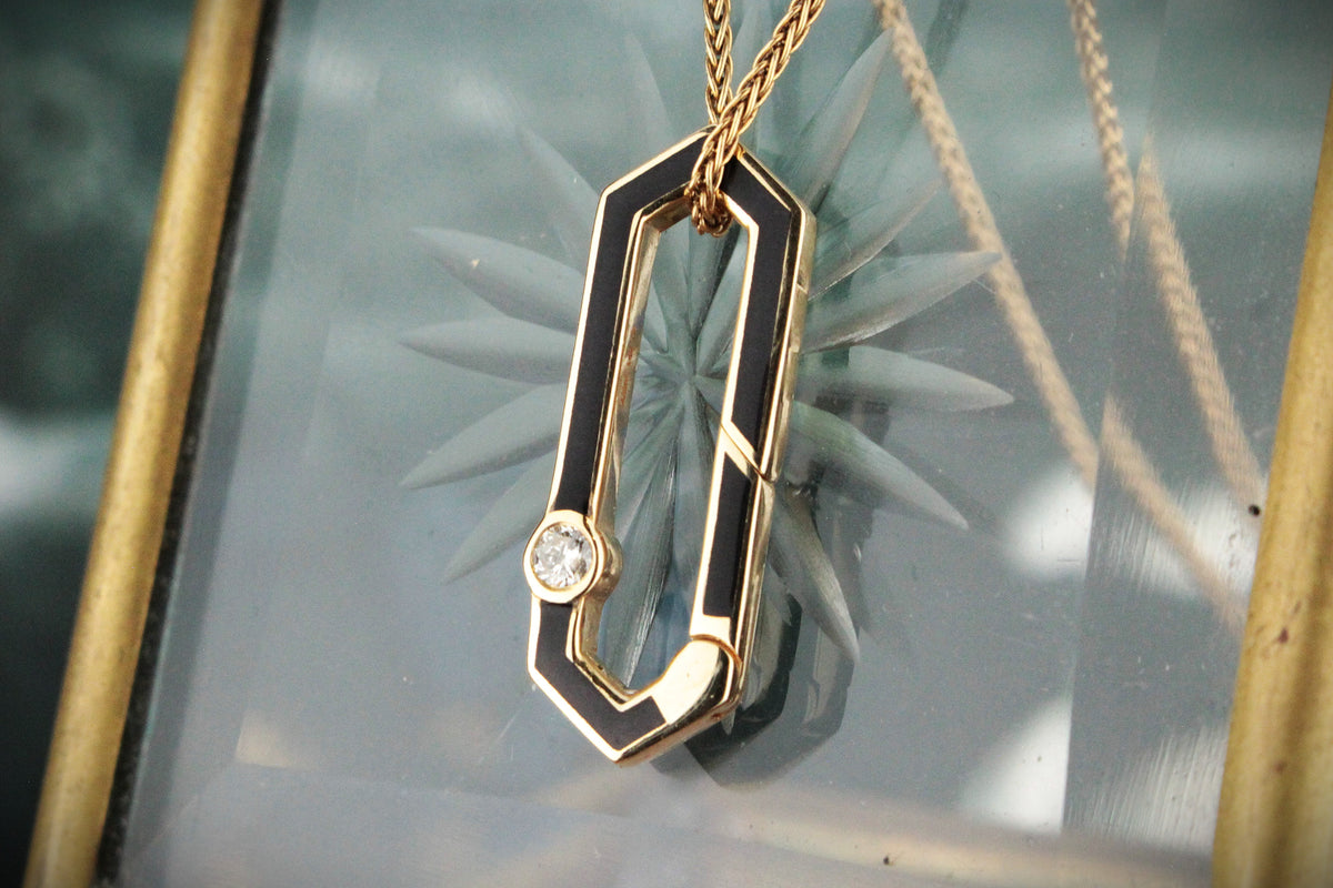 CONTEMPORARY BLACK ENAMEL &amp; DIAMOND CHARM BALE/EXTENDER 14ct GOLD