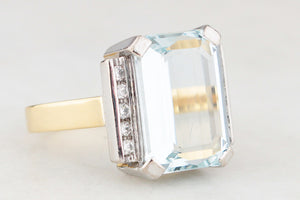 VINTAGE c1980s AQUAMARINE AND DIAMOND RING 18ct GOLD