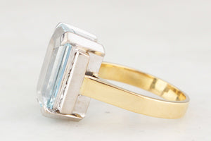 VINTAGE c1980s AQUAMARINE AND DIAMOND RING 18ct GOLD