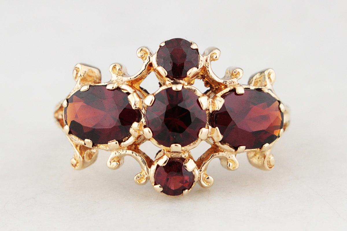 MID-CENTURY 1973 GARNET RING 9ct GOLD