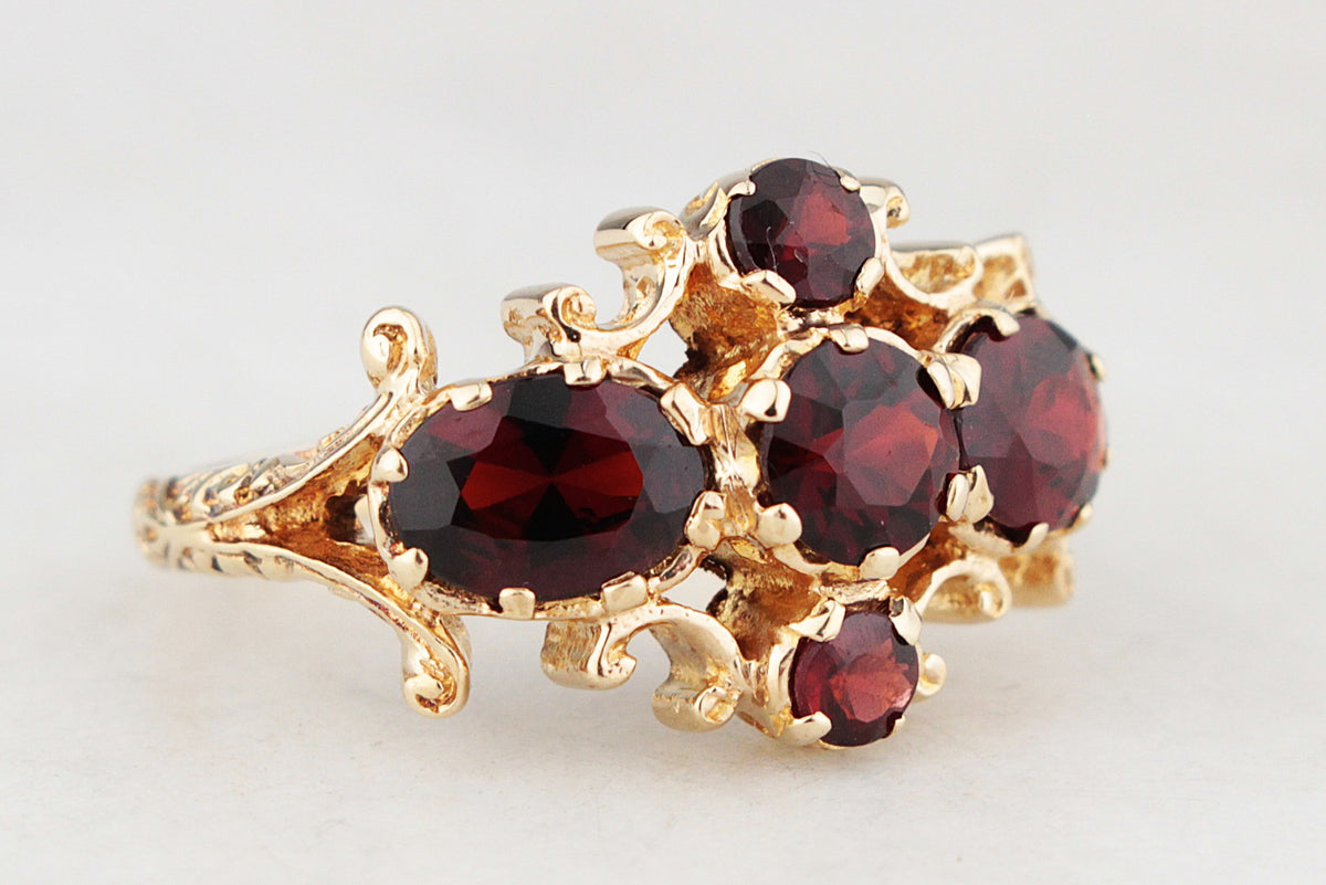 MID-CENTURY 1973 GARNET RING 9ct GOLD