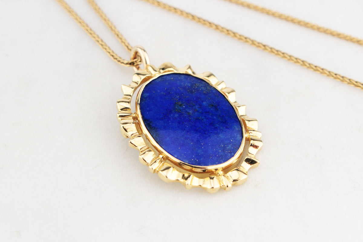 VINTAGE LAPIS LAZULI PENDANT IN 18ct GOLD