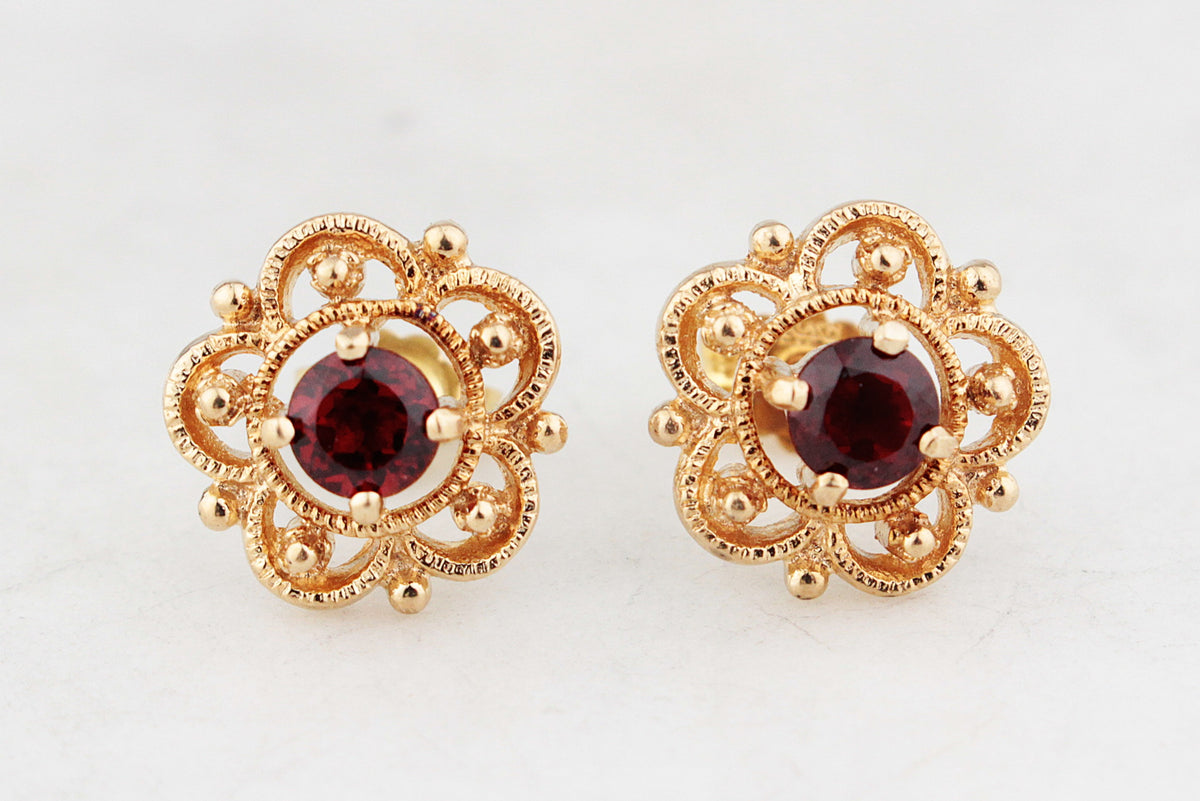 VINTAGE 1977 GARNET STUDS 9ct GOLD
