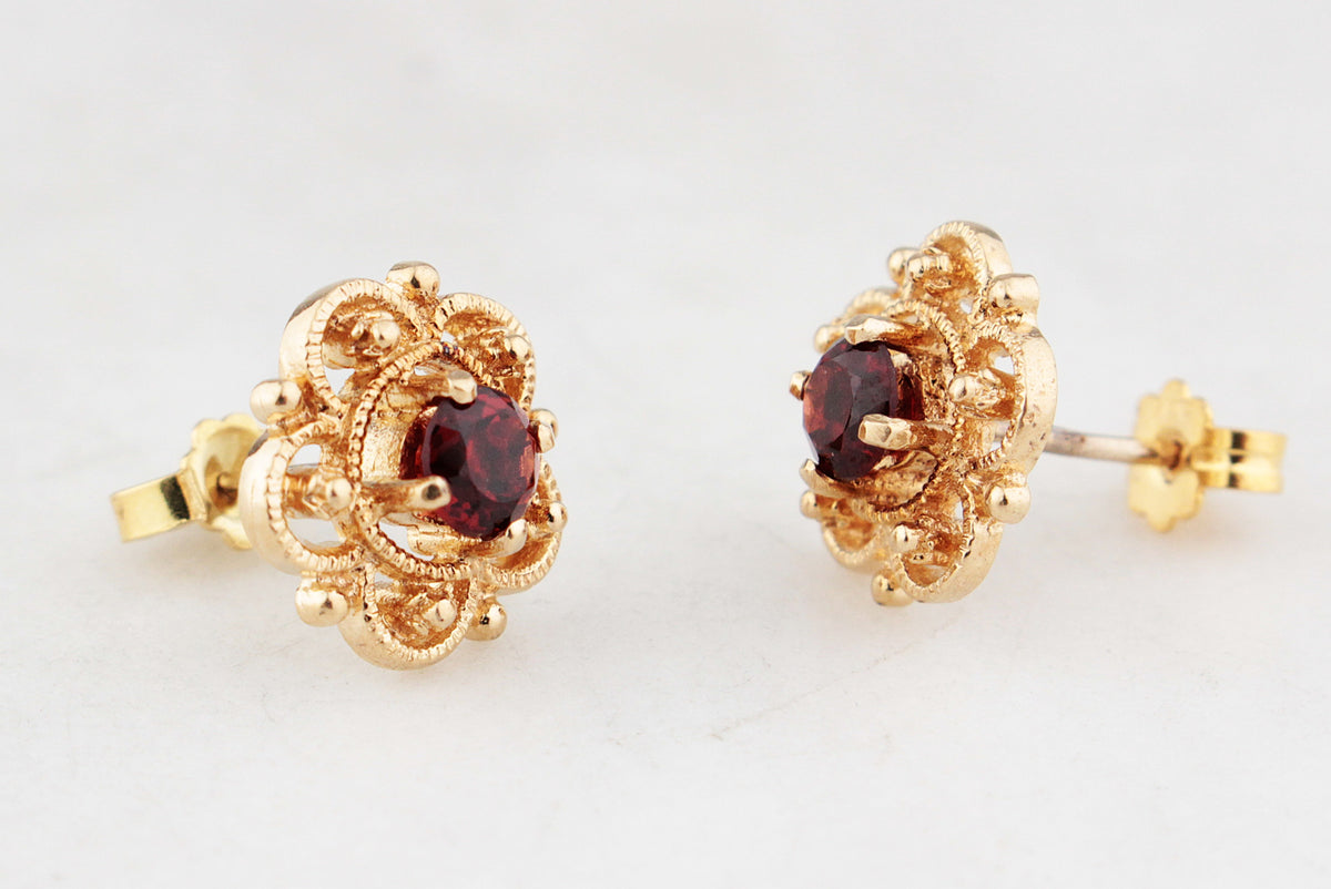 VINTAGE 1977 GARNET STUDS 9ct GOLD