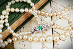 ORIGIANL ART DECO c1930 AKOYA PEARL STRAND WITH EMERALD & DIAMOND CLASP 18ct WHITE GOLD