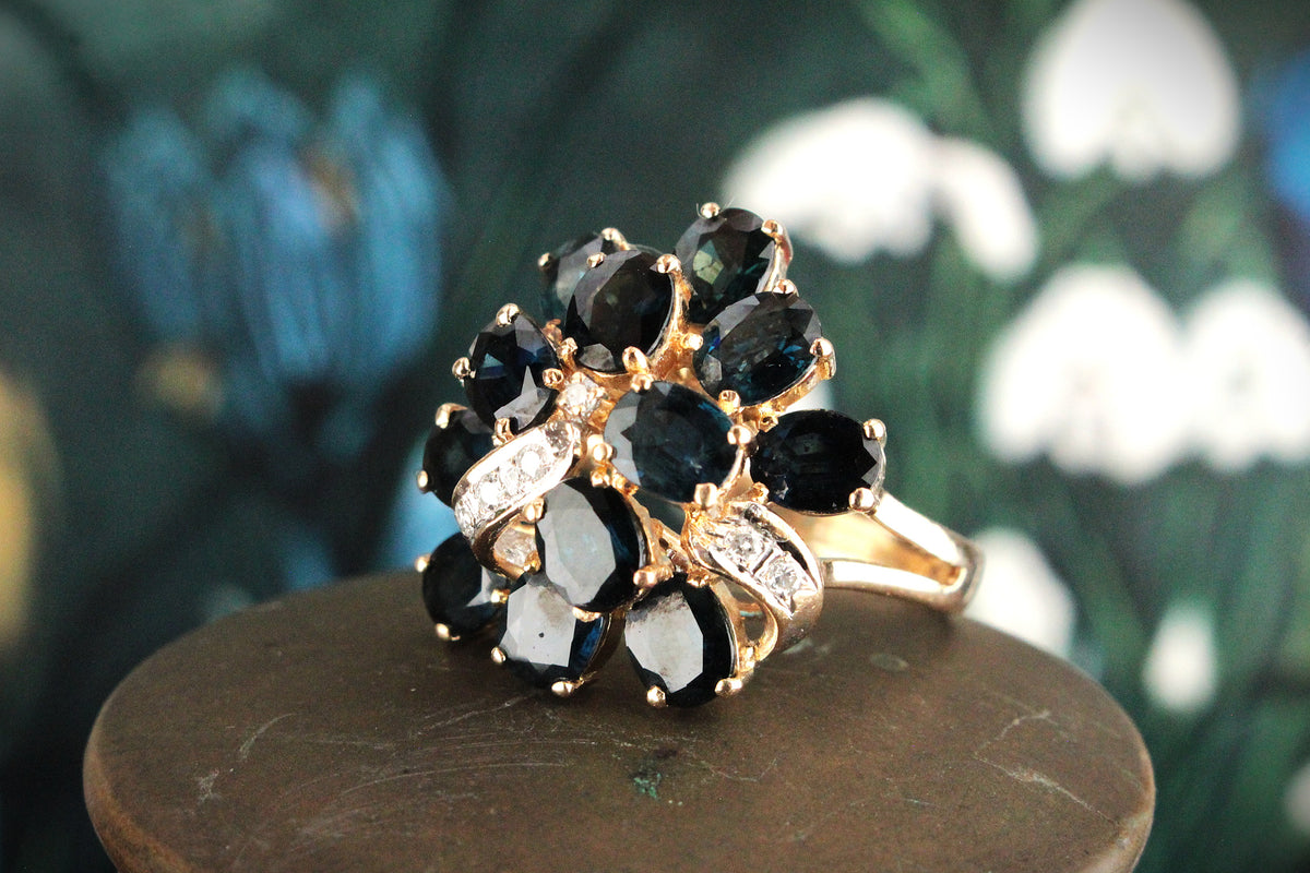 MID-CENTURY SAPPHIRE &amp; DIAMOND COCKTAIL RING IN 14ct GOLD