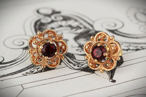 VINTAGE 1977 GARNET STUDS 9ct GOLD
