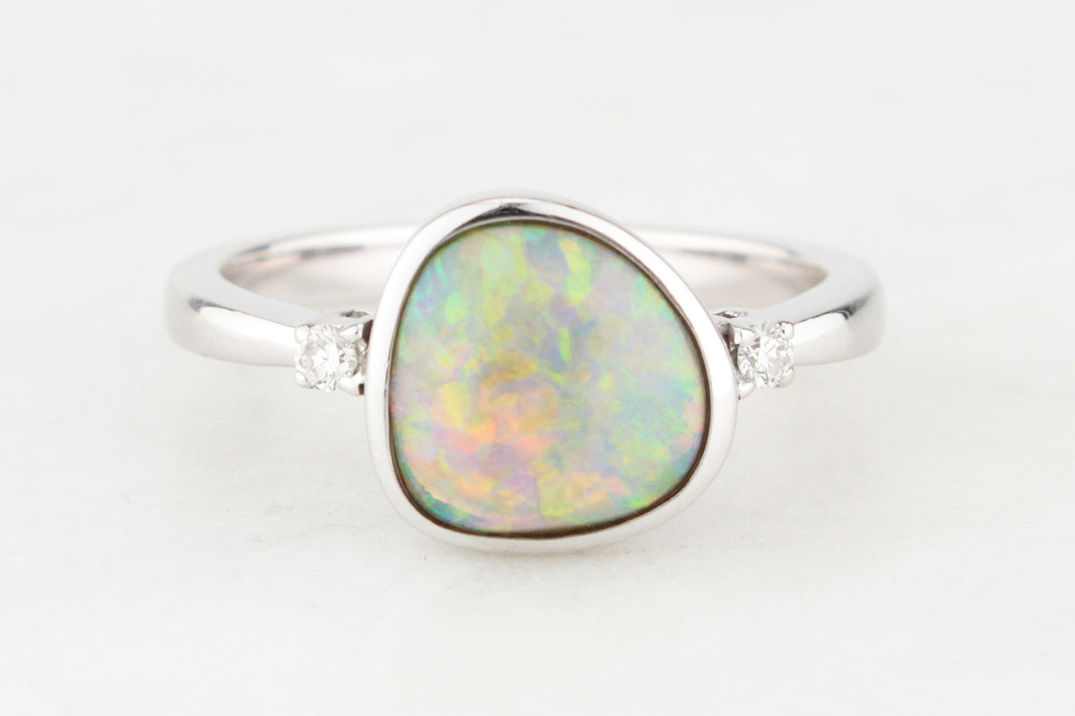 VINTAGE SOLID OPAL &amp; DIAMOND RING 14ct WHITE GOLD