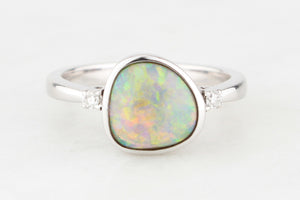 VINTAGE SOLID OPAL & DIAMOND RING 14ct WHITE GOLD