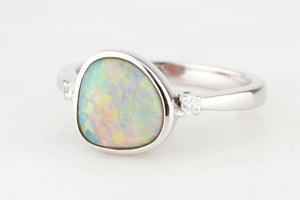 VINTAGE SOLID OPAL & DIAMOND RING 14ct WHITE GOLD