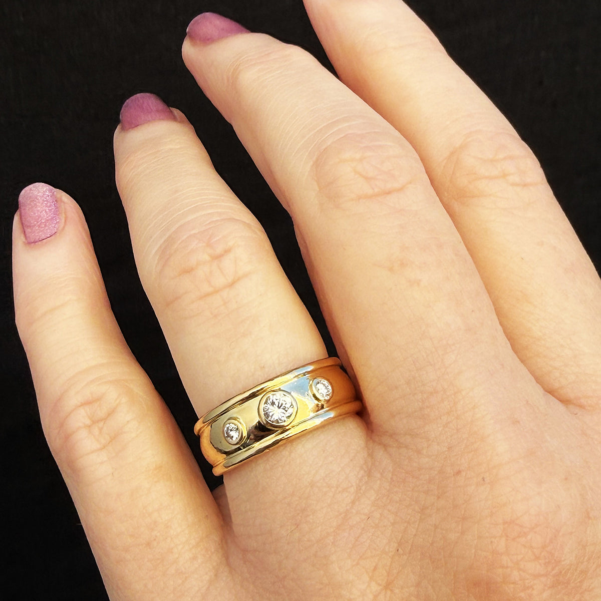 MODERN DIAMOND SET BAND RING 18ct GOLD
