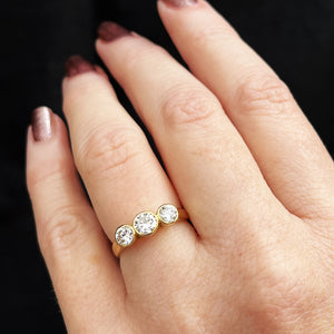 RETRO 1.22ct DIAMOND TRILOGY RING 18ct GOLD