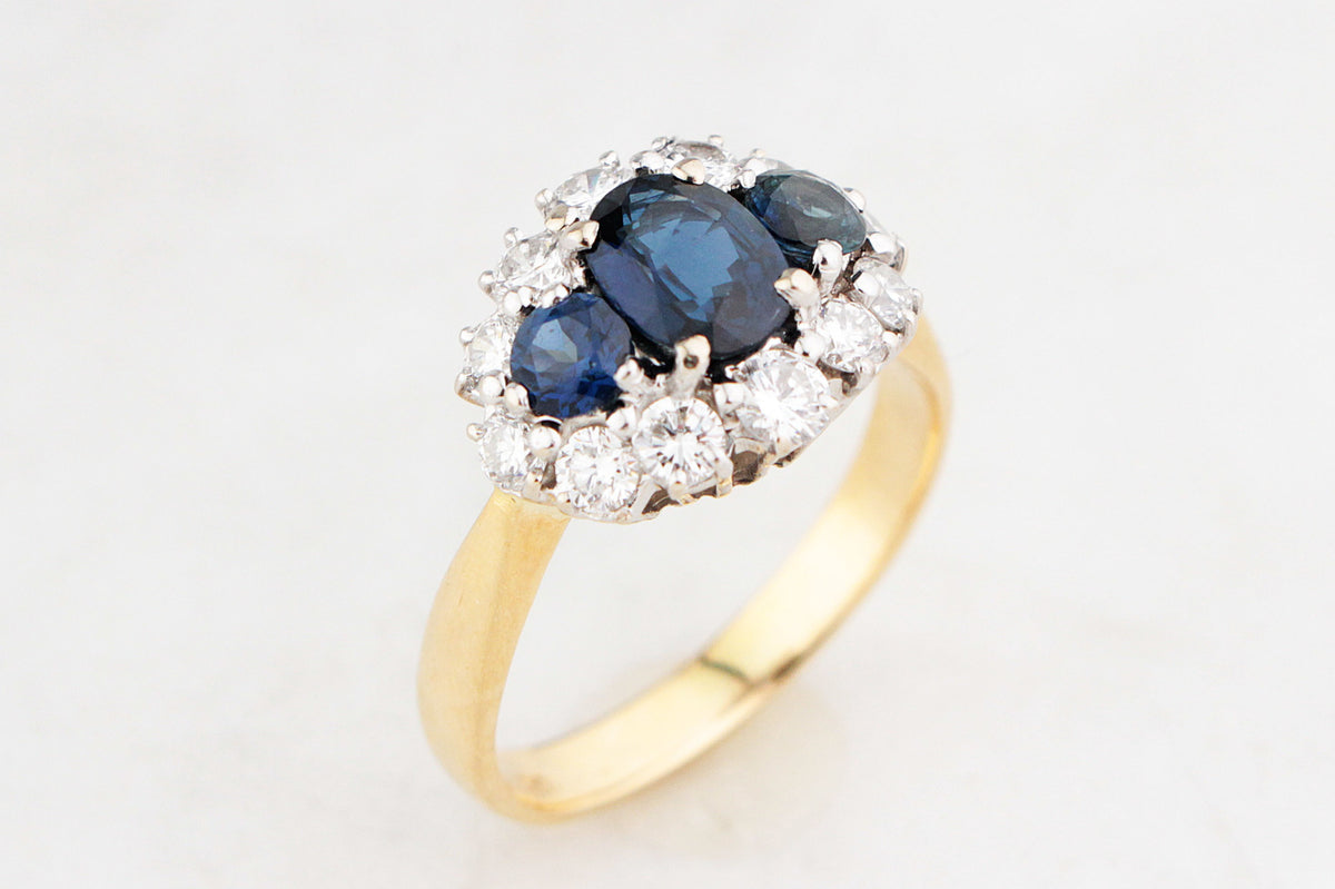 VINTAGE SAPPHIRE & DIAMOND RING 18ct GOLD