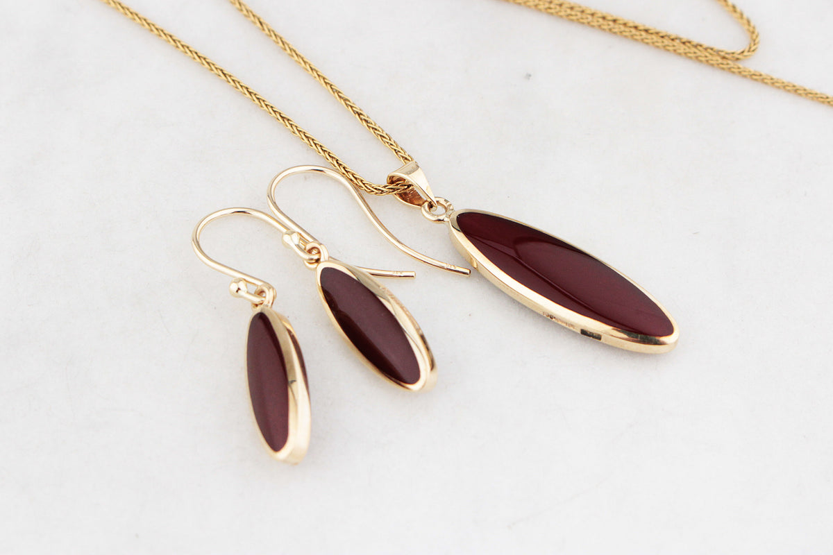 CARNELIAN PENDANT AND EARRING SET 9ct GOLD