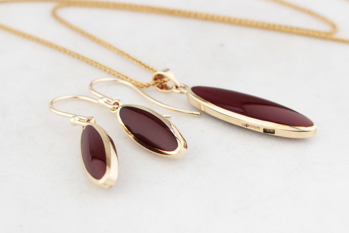 CARNELIAN PENDANT AND EARRING SET 9ct GOLD
