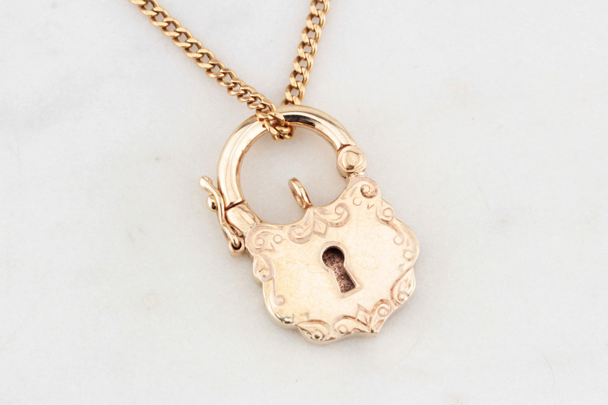 ANTIQUE EDWARDIAN c1900 ENGRAVED PADLOCK PENDANT 6.05g 9ct GOLD