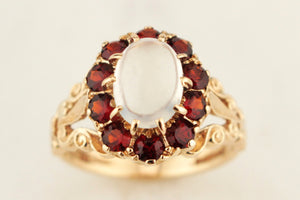 VINTAGE 1973 ANTIQUE STYLE MOONSTONE & GARNET RING 9ct YELLOW GOLD