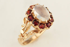 VINTAGE 1973 ANTIQUE STYLE MOONSTONE & GARNET RING 9ct YELLOW GOLD
