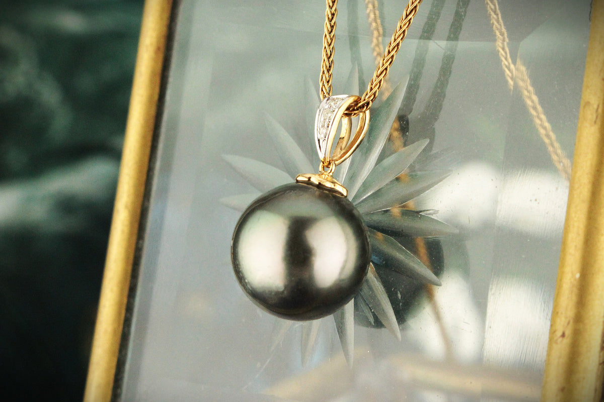 VINTAGE TAHITIAN PEARL &amp; DIAMOND PENDANT 18ct GOLD