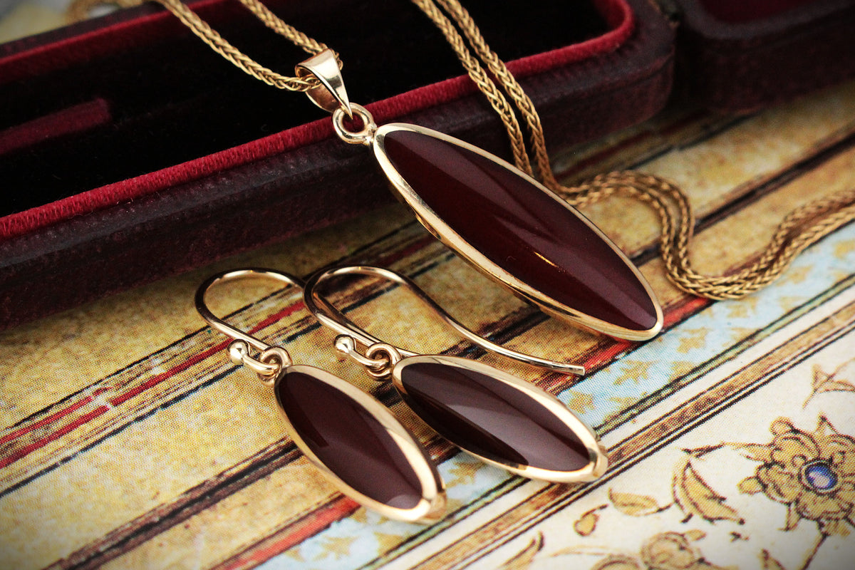 CARNELIAN PENDANT AND EARRING SET 9ct GOLD