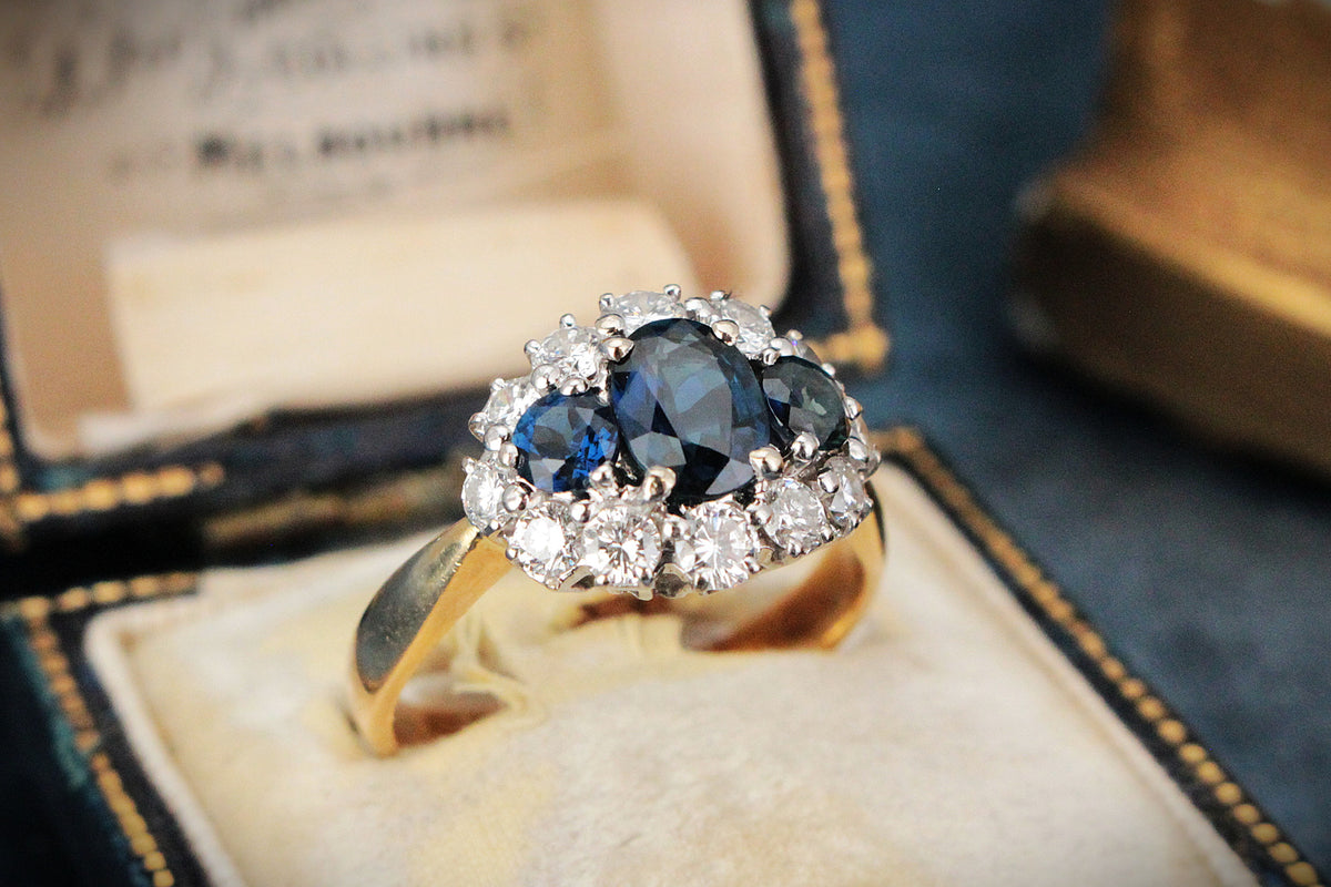 VINTAGE SAPPHIRE & DIAMOND RING 18ct GOLD